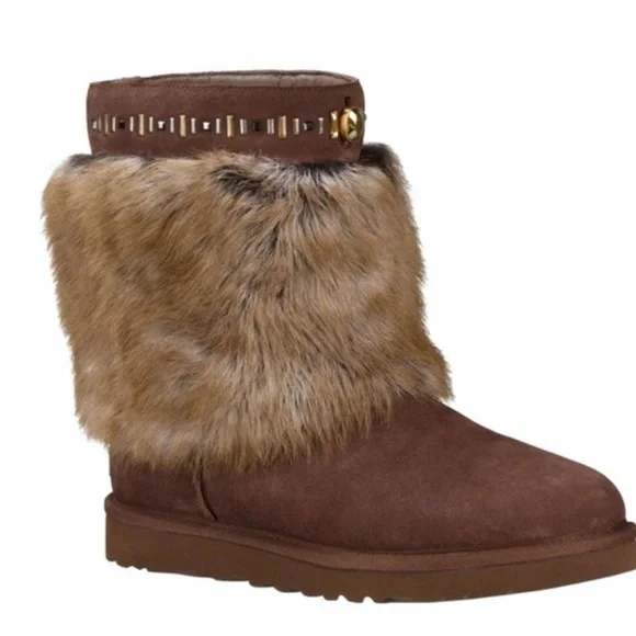 UGG Women's 7 Vilet Black Boots Shearling Sheepskin Cuffs Model - Picture 2 of 2